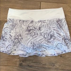 Lululemon skirt pristine condition